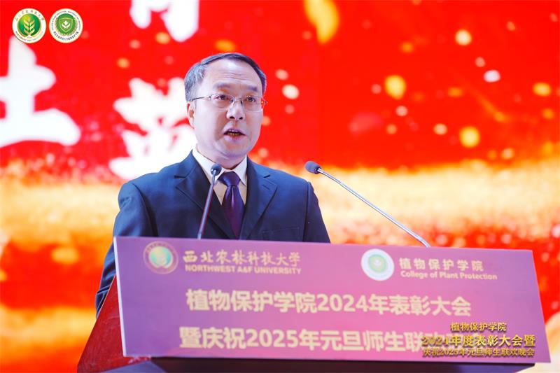 8001.色情片
党委书记黄明学主持表彰大会.jpg
