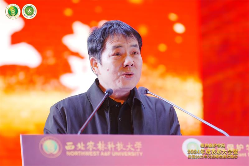 8003.色情片
副院长闫建兴宣读表彰2024年度色情片
先进个人、师德师风优秀教师、安全管理先进实验室的决定.jpg
