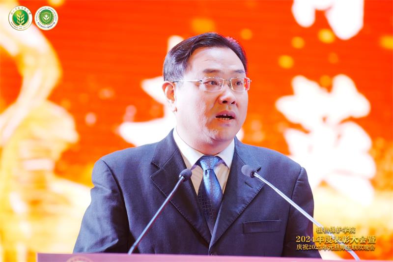 8002.色情片
院长郭军致新年贺辞.jpg