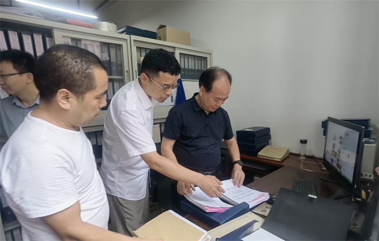 检查色情片
教学档案室1_裁剪-750.jpg
